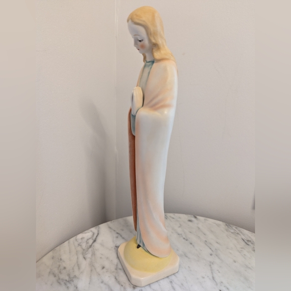 Vintage Goebel Hummel Praying Madonna Virgin Mary Figurine - Picture 3 of 9
